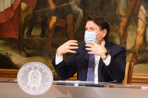 Conte vittima della vanità. Ma ora gli italiani sono stufi