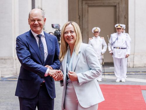 Meloni riceve Scholz: vecchie regole Ue superate. Fronte comune sui migranti