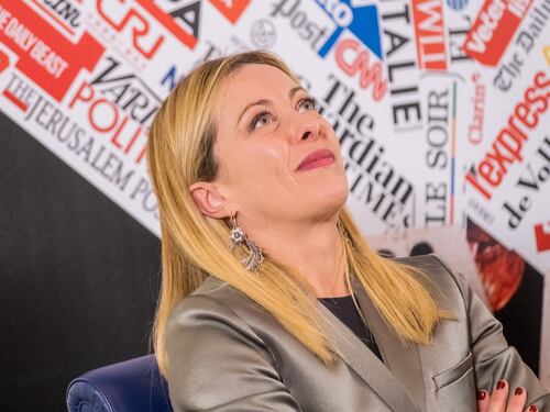 L'assist di Mario Draghi a Giorgia Meloni sui migranti: fallimento, mandi a casa Luciana Lamorgese