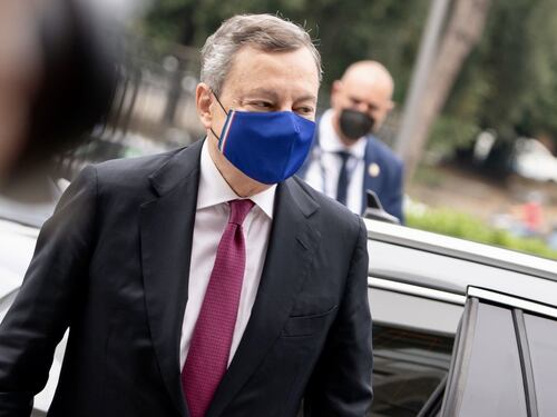 Mario Draghi cerca bavaglini. La gara d'appalto a Palazzo Chigi