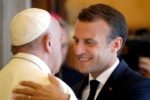 Macron dal Papa, incontro di un'ora su Europa e migranti. Francesco: governi aiutino i poveri