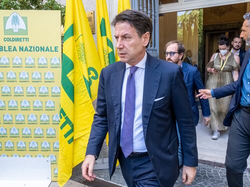 M5S, Giuseppe Conte è disperato e cerca alleati. Ma lo snobbano tutti