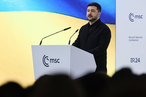 Ucraina, quattro anni di guerra. Zelensky: "Fallimento russo". L'Italia ribadisce la vicinanza