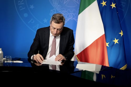 Draghi non basta, bollette più pesanti del 30%. Stangata su luce e gas