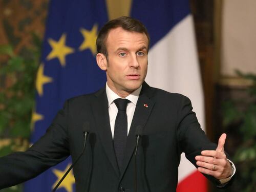 "Attacchi senza precedenti". Macron furioso richiama l'ambasciatore a Roma