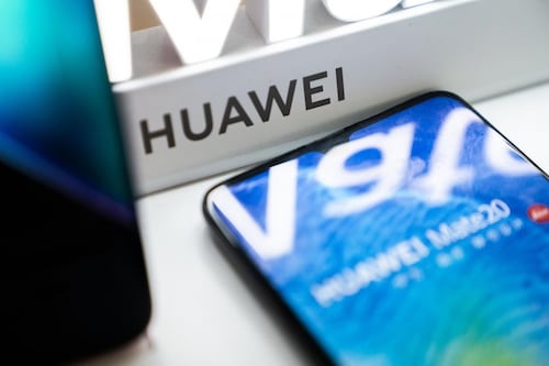 Google "taglia" Android a Huawei. Cosa accadrà agli utenti
