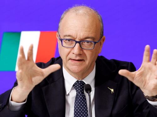 Scuola, il ministro Valditara: "Punteremo sul welfare per i docenti"