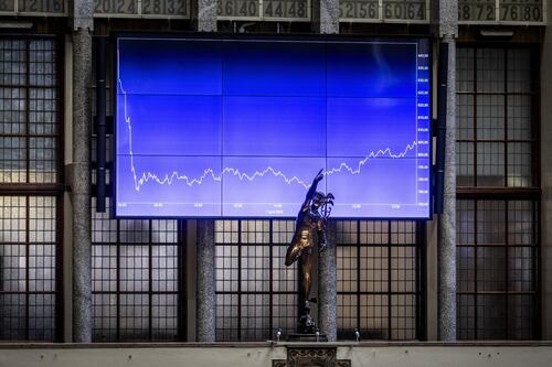 Dazi, la Borsa di Milano prova a riprendersi: +2,44%. Boom di Leonardo e Unipol