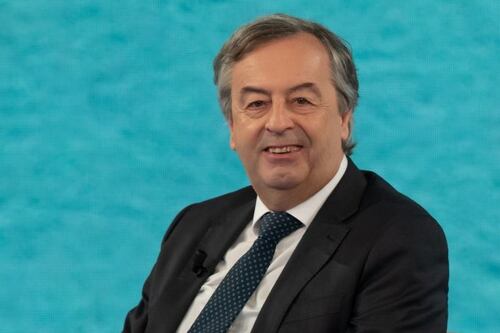 Astrazeneca, Burioni "non ne ha indovinata una": la frecciata del virologo