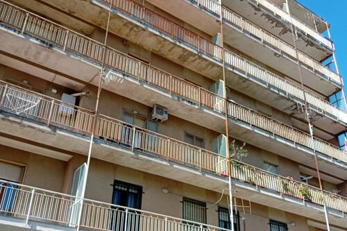 Catanzaro, l'autopsia conferma: la donna si buttata giù assieme ai figli