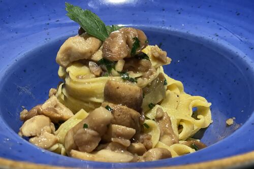 Autunno nel piatto: castagne e porcini nel condimento delle fettuccine