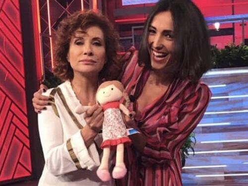 Il gesto plateale di Alda D'Eusanio contro Corona. E lo studio applaude