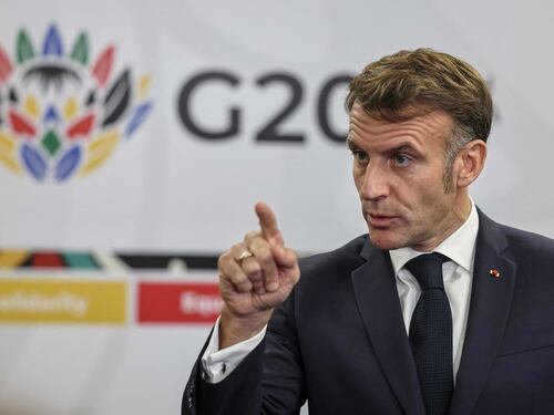 Macron: "Senza misure deterrenti i russi torneranno"