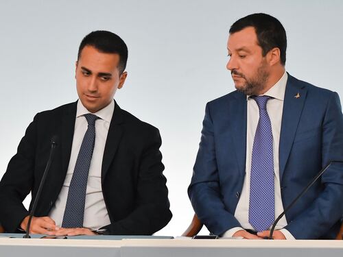 Def, Di Maio-Salvini contro l'Ue: "Tra 6 mesi è finita"