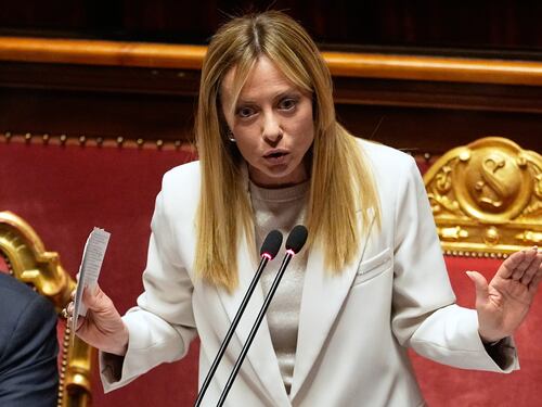 Tg1, Meloni sbotta: "Referendum? Notizie false per far vincere il No”. Taglio di 25 centesimi dei carburanti