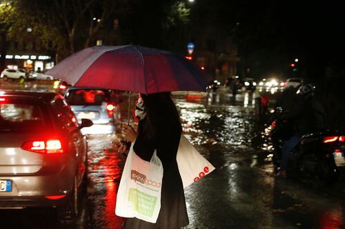 I presidi di Roma contro la Raggi: ha chiuso le scuole per una pioggerella
