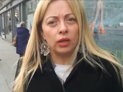 Piazza negata a Fratelli d'Italia: "Siete fascisti". L'ira di Giorgia Meloni: "Prove di regime"