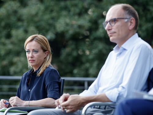 Scontro infuocato tra Enrico Letta e Giorgia Meloni: "Penosi questi del Pd"