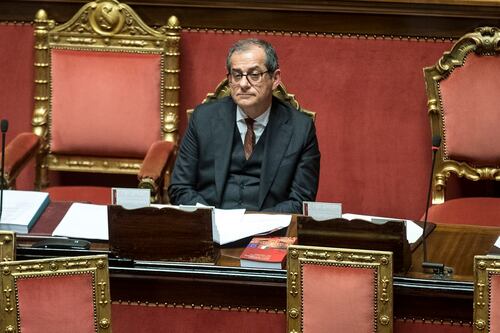 Tria invia la lettera all'Ue. E non parla di Reddito e Quota 100