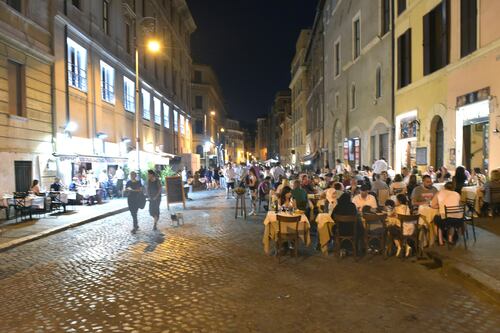 Tavolini e arredi, a Roma cambia tutto