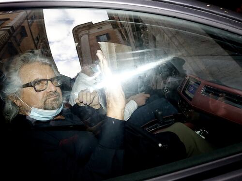 Dad anche per i grillini, Grillo: "Imparate finalmente a parlare italiano!"