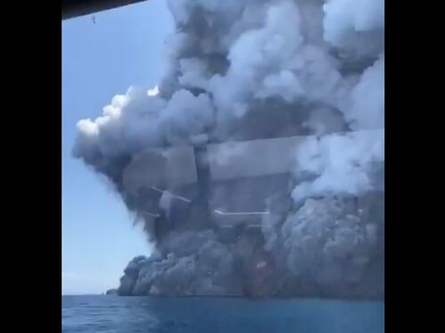 Vulcano erutta in Nuova Zelanda, almeno cinque morti. Turisti stranieri coinvolti a White Island