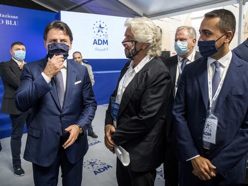 Grillo zittisce i grillini, così Conte scappa da Porta a Porta