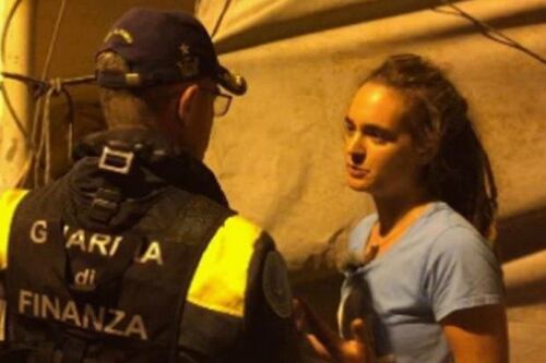 La difesa di Carola: la motovedetta Gdf? Non è una nave da guerra