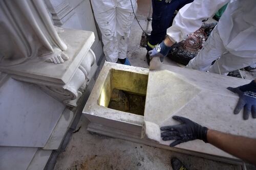 Caso Orlandi, trovate migliaia di ossa. Nuovo giallo al cimitero teutonico