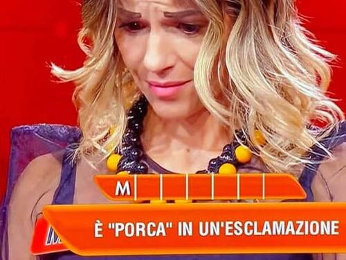 Rai, la domanda imbarazzante all'Eredità manda in crisi la concorrente: "È porca...".