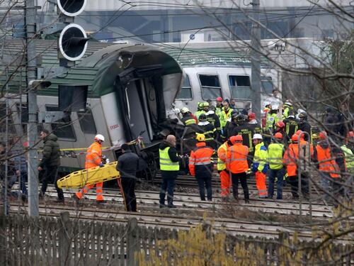 Milano, deraglia il treno dei pendolari a Pioltello: morti e feriti