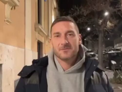 Francesco Totti smentisce la crisi con Ilary Blasi: “Fake news”. Il video-sfogo dopo i gossip