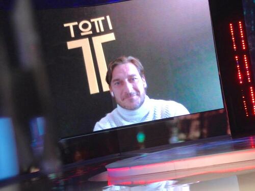 Totti a Verissimo: Maradona il più grande, cosa mi confessò al telefono
