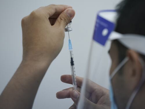 Vaccini Pfizer, Von der Leyen annuncia altri 1,8 miliardi di dosi