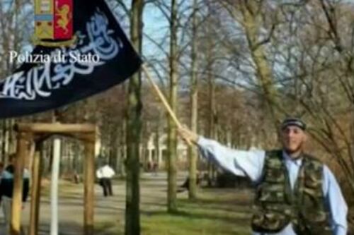Isis, un arresto e un'espulsione a Brindisi: "Contatti con Amri"