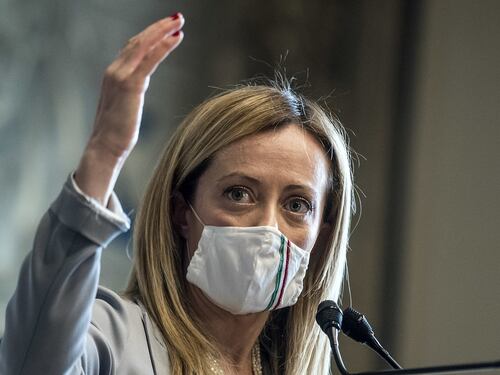 Meloni pazzesca: straccia Conte e ha già il fiato sul collo di Letta