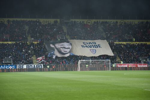 Ha un infarto e gli gridano: "Devi morire". Vergogna ultrà durante Cagliari-Fiorentina