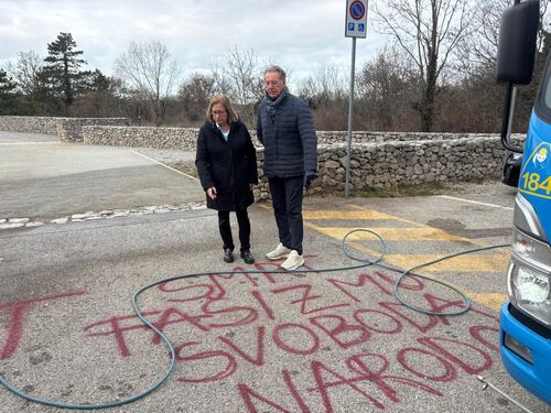 Foibe, Basovizza imbrattata a 48 ore dal Giorno del Ricordo. Rossi di vergogna