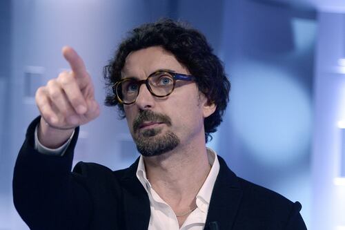 Migranti, i "non ricordo" dell'ex ministro Toninelli persino in un'interrogazione a Mario Draghi