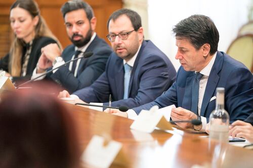 Whirlpool: cessione congelata fino al 31 ottobre
