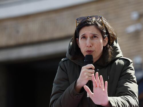 Elly Schlein: "Da Conte una sberla". Bari manda in frantumi il campo largo