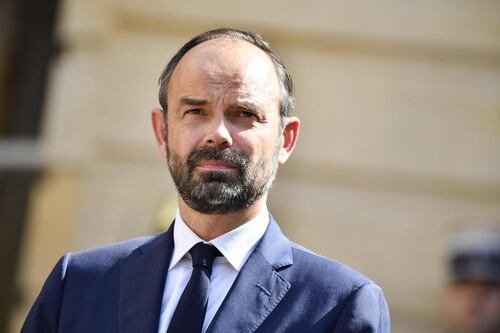 Francia, l'ex premier Philippe si candida all'Eliseo contro il ProPal Mélenchon