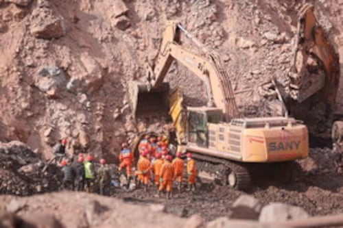 Cina, esplosione in una miniera di carbone: 90 morti e 247 operai intrappolati