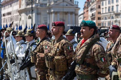 Da 162 anni anni: l'esercito degli italiani