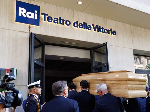 Pippo Baudo, Banfi: "Intitoliamo a lui il Teatro delle Vittorie". Poi la battuta sulle quattro B