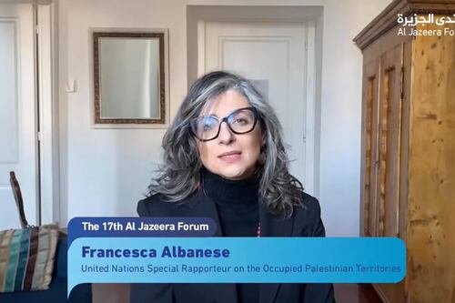 Francesca Albanese, il sermone al forum di Al Jazeera con Iran e Hamas: "Israele nemico dell'umanità"