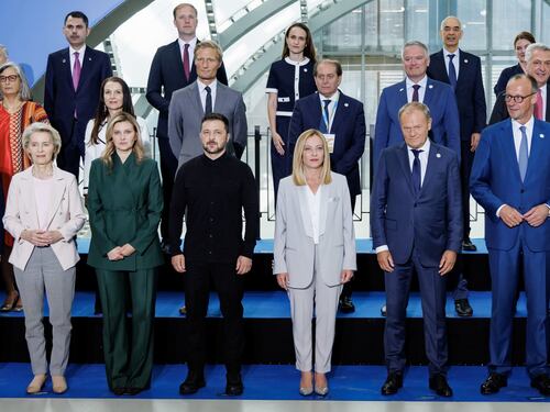 Conferenza per l'Ucraina a Roma, Meloni a Zelensky: "Con voi per il miracolo economico"