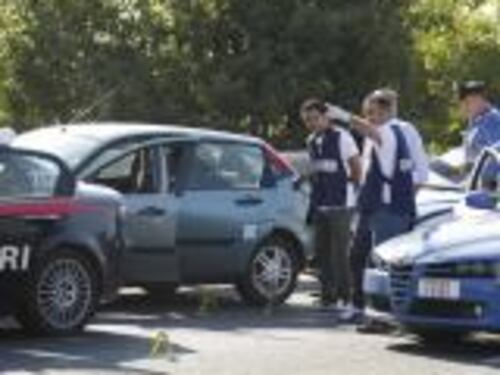 Poliziotto uccide stalker in fuga