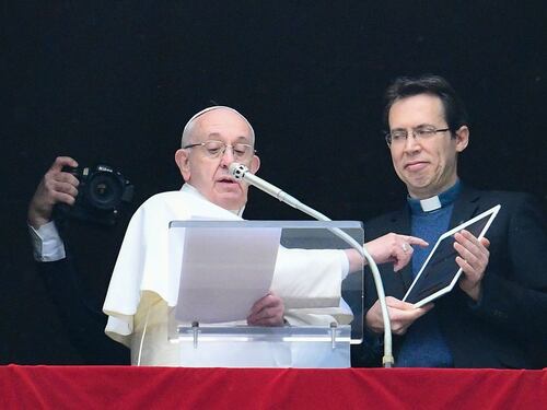 Il Papa sul web e arrivano gli stalker