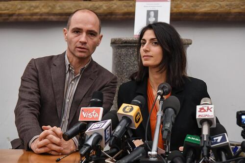 Per Frongia chiesta l'archiviazione. La Raggi: "Tornerà a fare l'assessore".